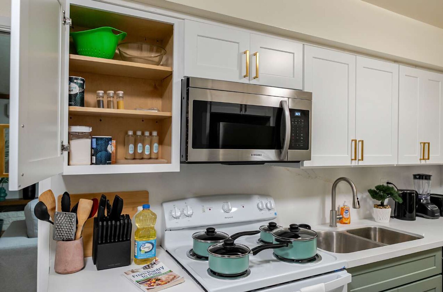 Building Photo - 4989 Randlett Dr