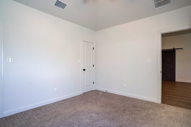 Building Photo - 1/2 off First Months! Rent Newer Cooper Me...