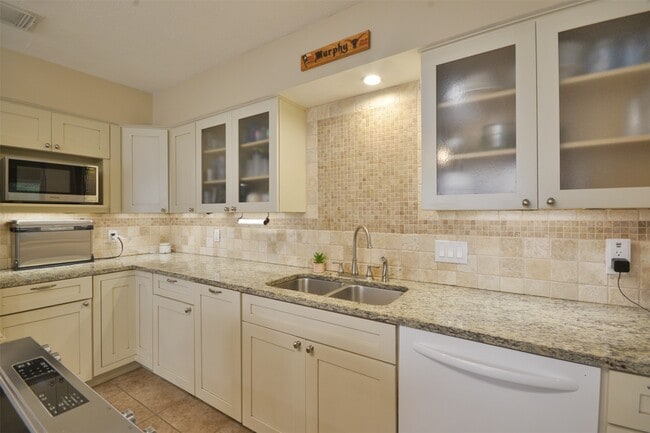 Building Photo - 3218 Lake Stream Dr