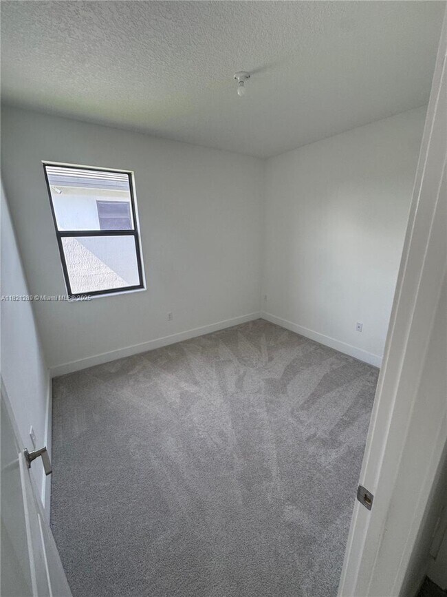 Building Photo - 4481 SW 173rd Ave