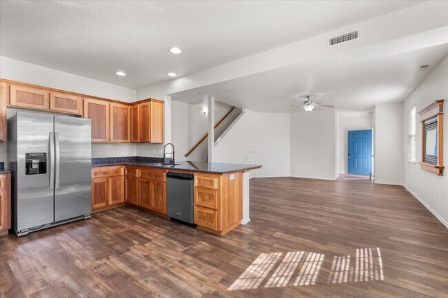 Building Photo - 2350 Finch Ln