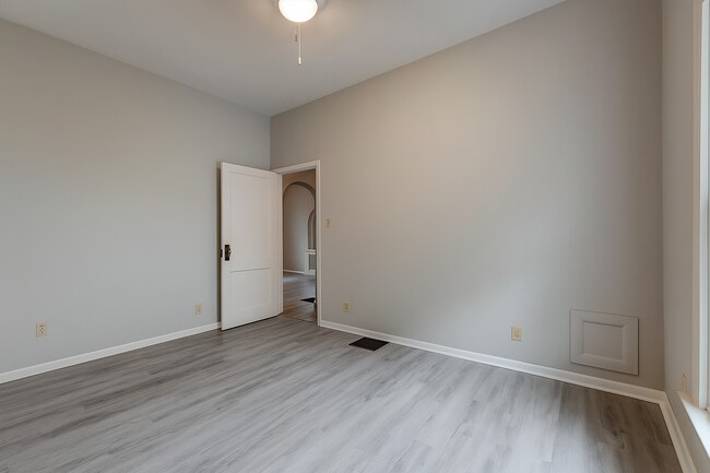 Building Photo - 849 S Belleview Pl