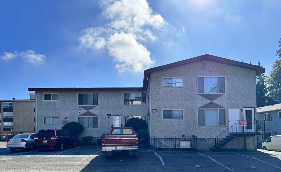 Primary Photo - Lake City Apartments