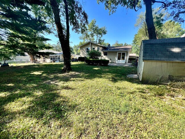 Building Photo - Spacious Home 3 Bedroom w/Fin basement for...