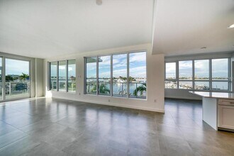 Building Photo - 920 N Osceola Ave