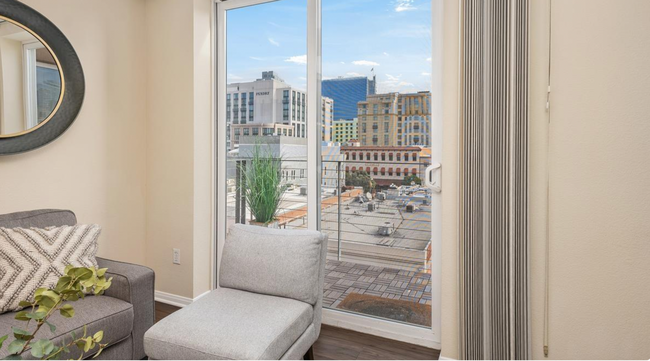 Building Photo - Fantastic Penthouse Unit Downtown Marina D...