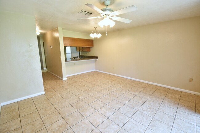 Building Photo - 2635 SW 35th Pl
