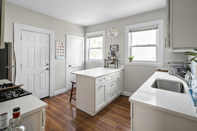 Building Photo - 39 Edison Green