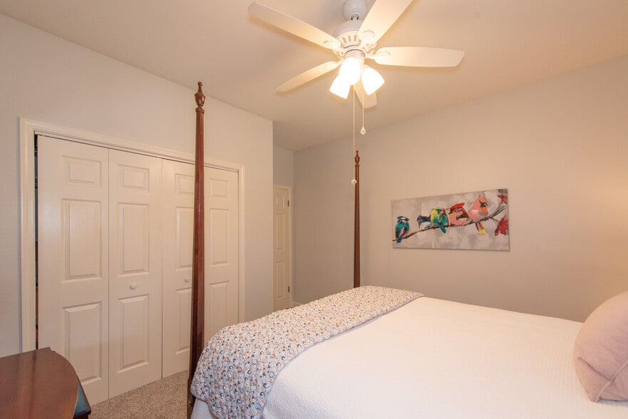 Building Photo - 15 Lorian Dr