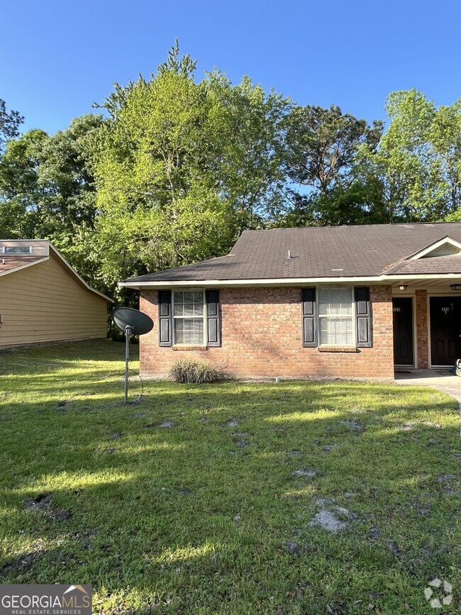 Building Photo - 302 Admiral's Walk Dr