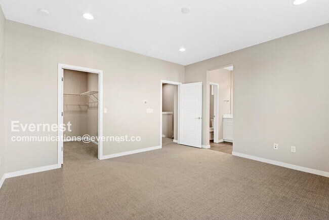 Building Photo - 8970 Southurst St