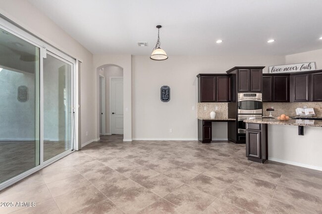 Building Photo - Stunning 4 bedroom, 3 bathroom home in the desirable community of Avian Trails!!