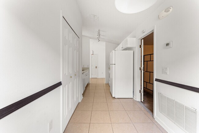 Building Photo - 3 bed with Solar heating Private Pool