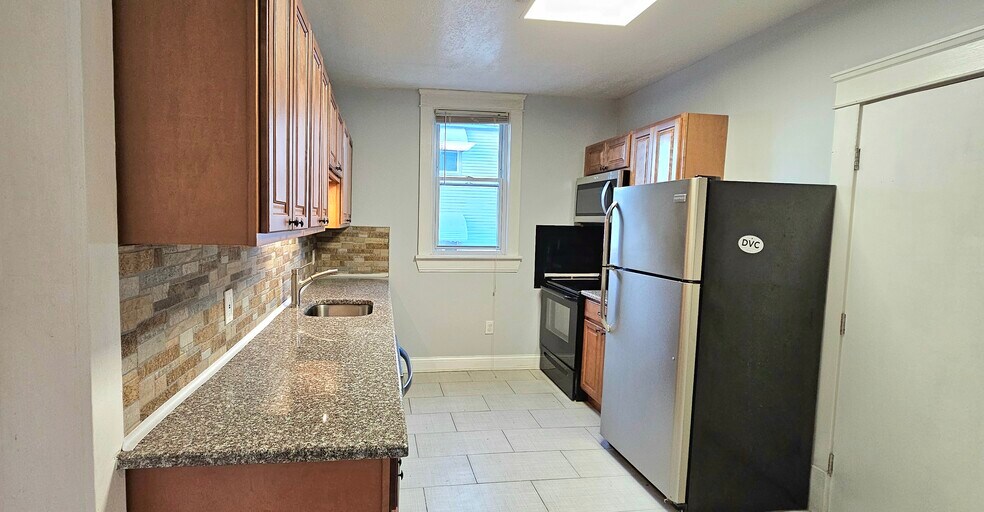 Primary Photo - 1345 W 65th St