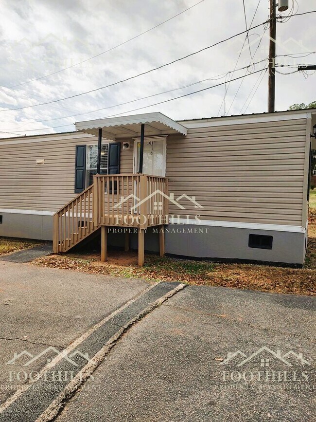 Building Photo - 101 Inez St