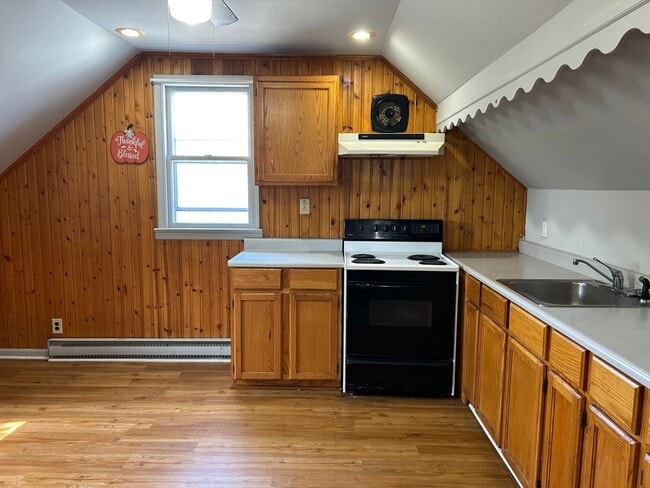 Building Photo - 66 Tunis Ave