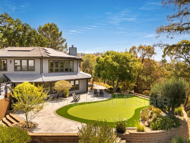 Building Photo - 357 La Casa Via