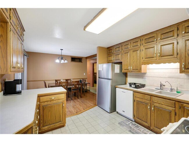 Building Photo - 11333 Welcome Ave N