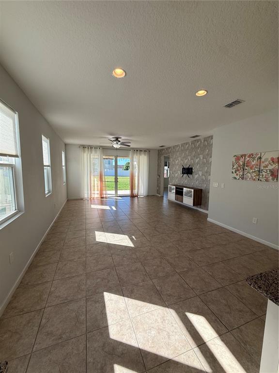 Building Photo - 5593 Western Sun Dr