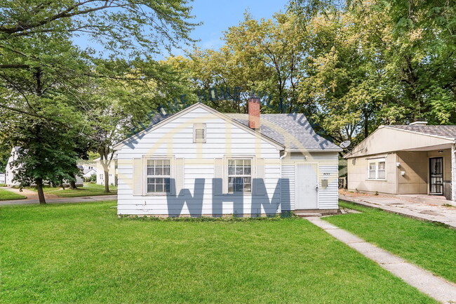 Building Photo - 4255 N Sercombe Rd