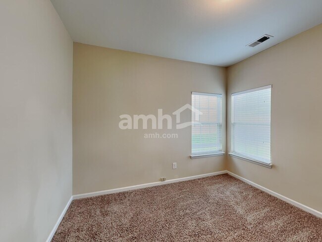 Building Photo - 114 Fining Ct