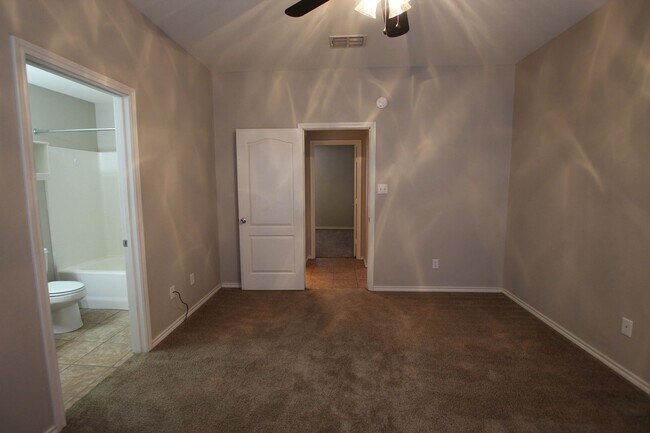 Building Photo - Coming Soon! 2 Bedroom Duplex for Rent in ...