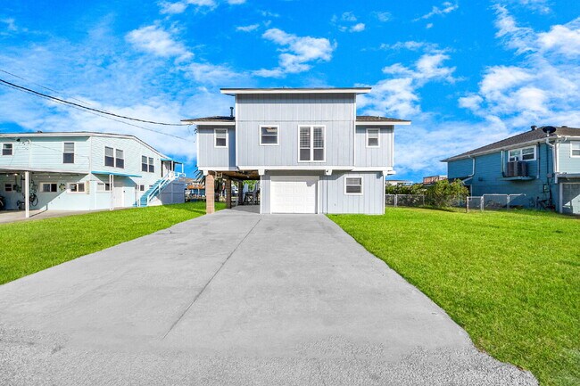 Building Photo - Waterfront Rental