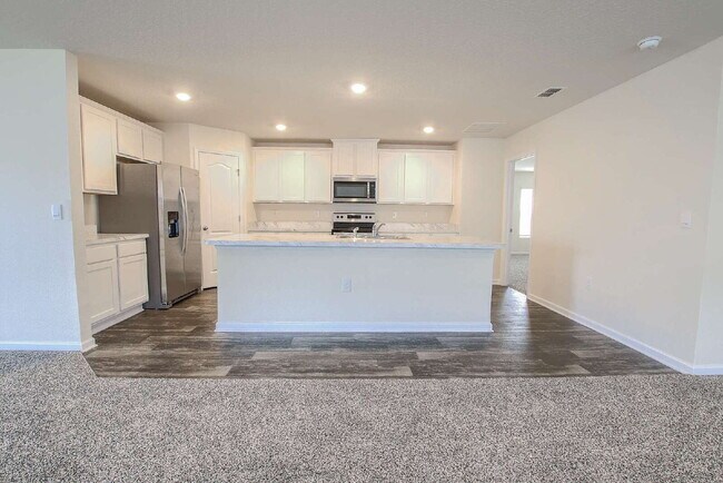 Building Photo - For Rent- 2nd month FREE Rent