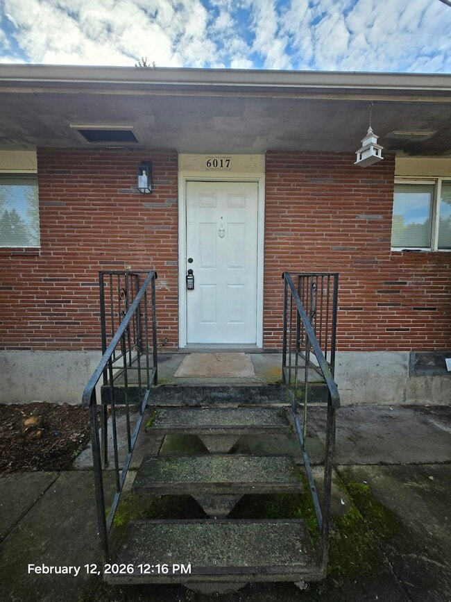 Building Photo - 6013 NE 10th Ave