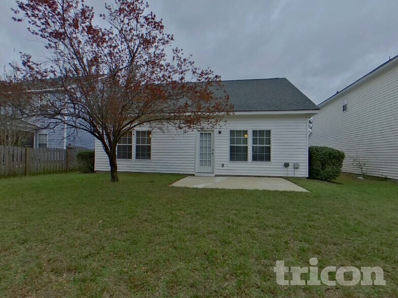 Building Photo - 2048 Lake Carolina Dr