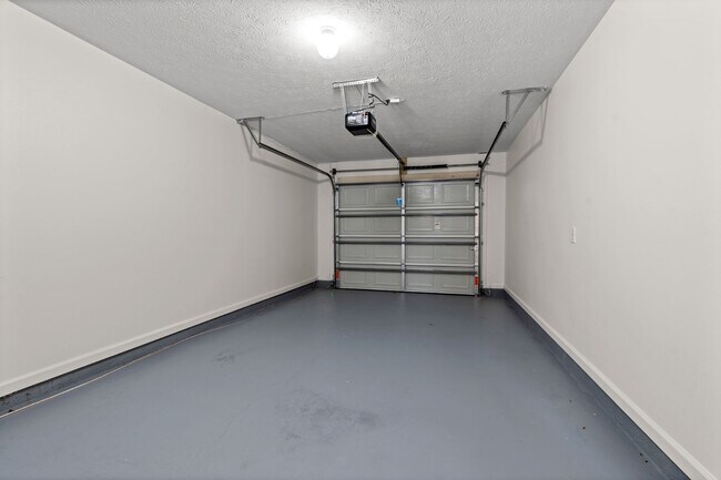 Building Photo - 5115 E 11th St