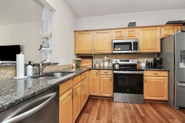 Building Photo - South Park Townhome for Rent!