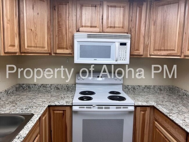 Building Photo - 10490 W Seneca Dr