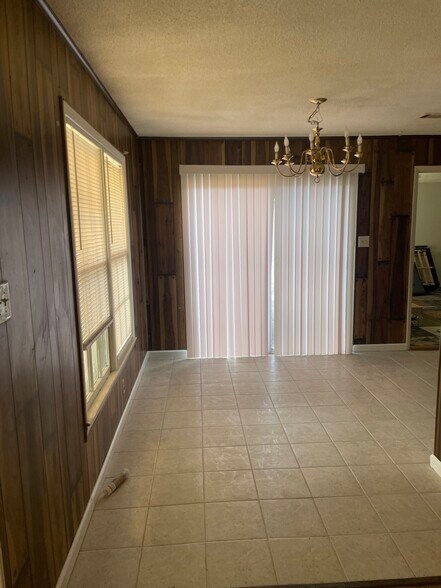 Building Photo - 106 Henry St