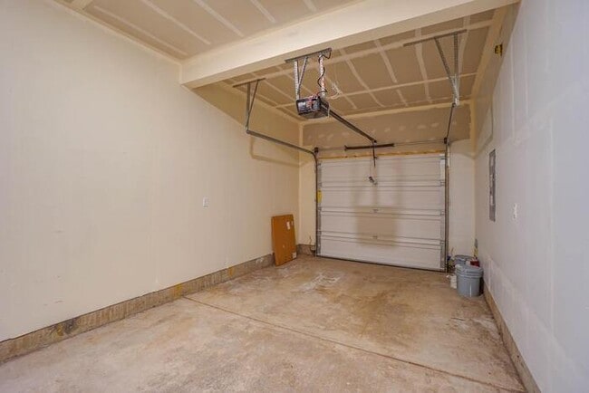 Building Photo - 5824 NE 80th Ct