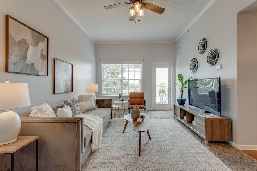 Living Room - 2025 Woodmont Blvd