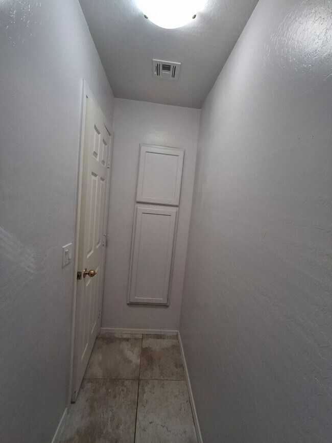 Building Photo - 29109 N Yellow Bee Dr