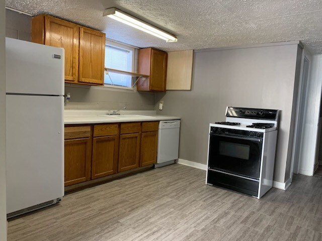 Building Photo - 424 W Cornhusker Hwy