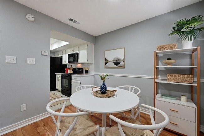 Building Photo - 512 Eberhart Ln