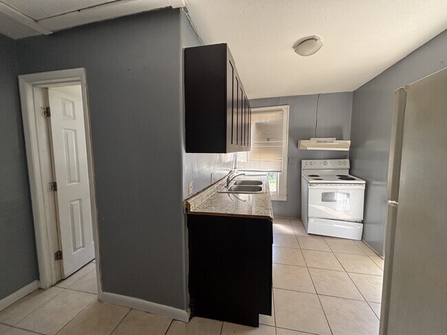 Building Photo - 444 Duray St