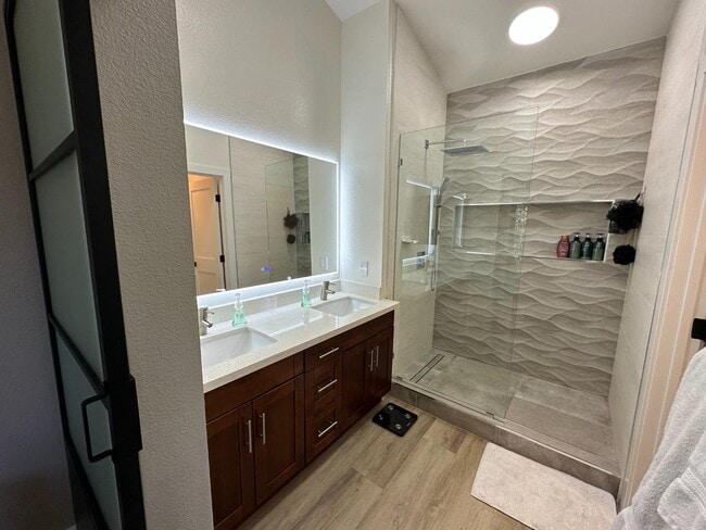 Building Photo - 1 Passage Ln