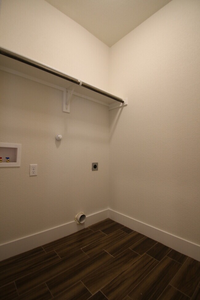 Building Photo - 8029-8031 Arbor