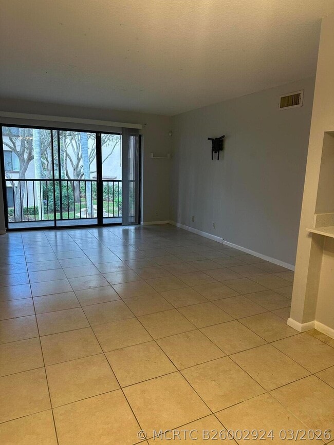 Building Photo - 208 Foxtail Dr