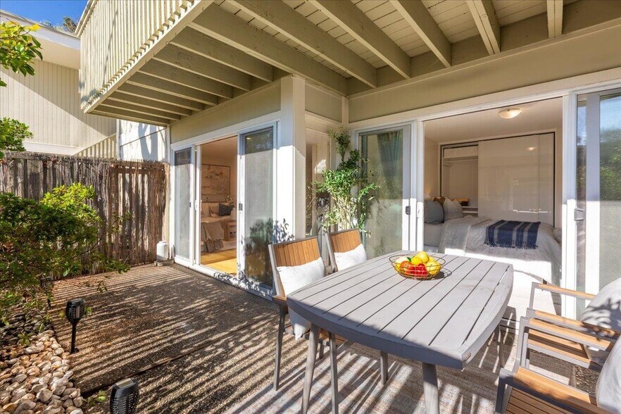 Building Photo - 280 Easy St