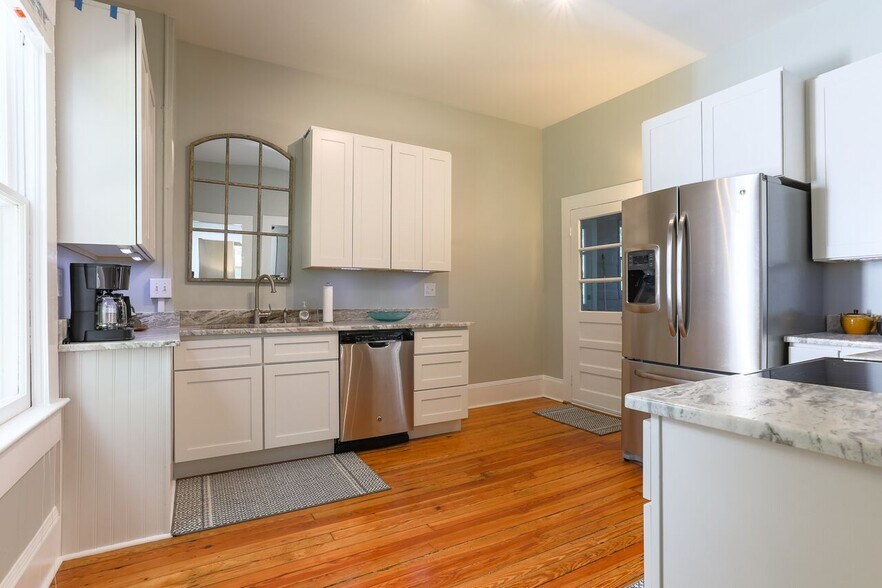 Building Photo - 1310 Hyman Ave