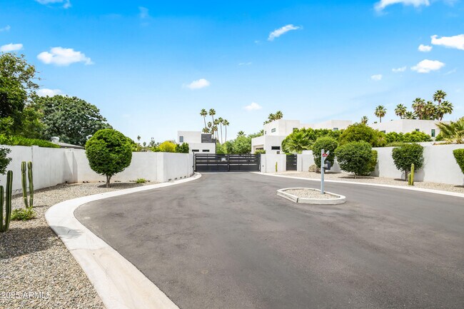 Building Photo - 3615 N Nicosia Cir