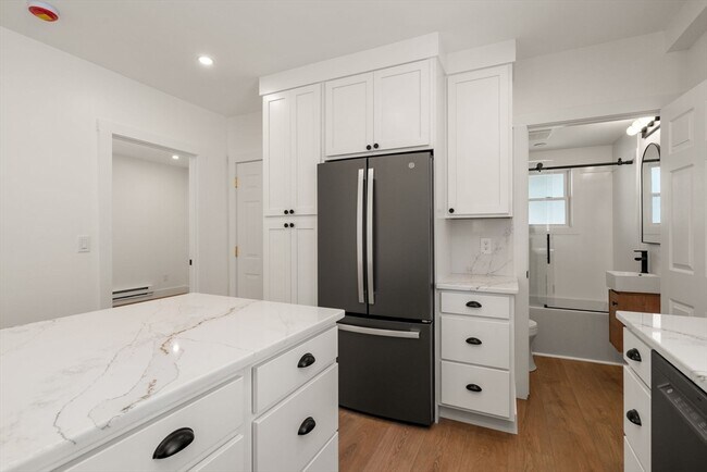 Building Photo - 31 Wardwell Ave