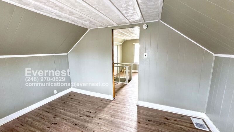 Building Photo - 1582 Pagel Ave