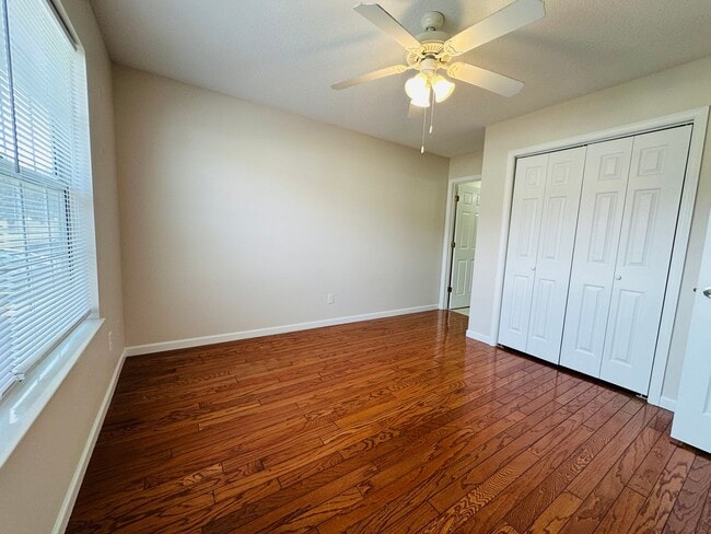 Building Photo - 2BR Condo with Garage | Vaulted Ceilings | Real Hardwood Floors | Gas Fireplace | Near UT & Downt...
