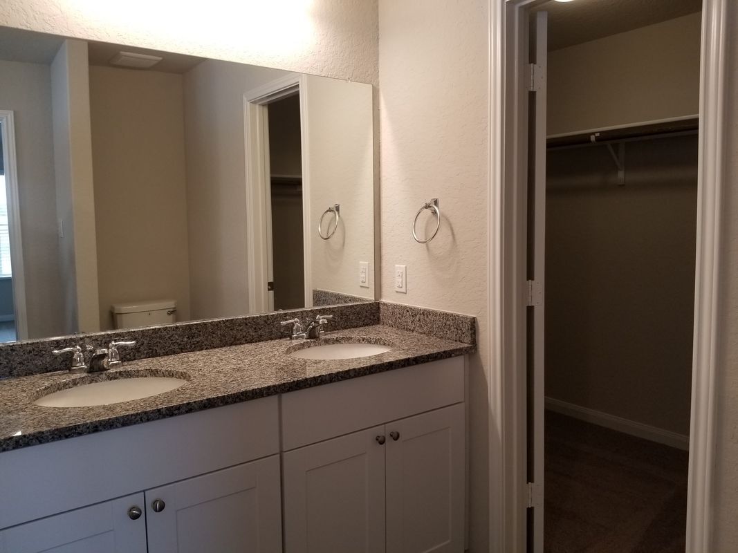 Building Photo - 210 Holland Pk